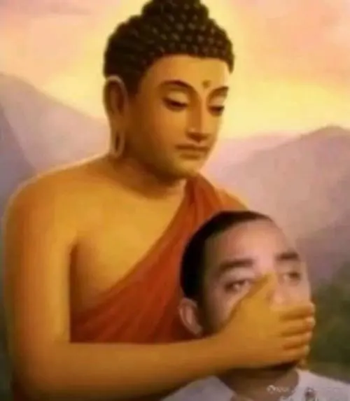 29 Hình chế vui Đức Phật che miệng nhân vật nhỏ, tạo ảnh meme hài hước về cảnh bị chặn lời đúng lúc sắp nói quá nhiều