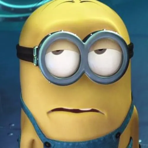 10 Nhân vật hoạt hình Minion màu vàng một mắt lim dim với bờ môi méo mó thể hiện trạng thái hình hài hước khó ở cực độ.