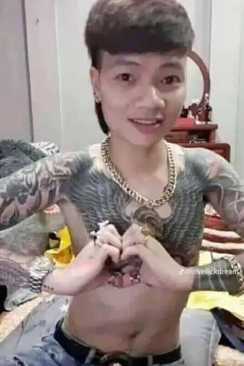 8 Hình dán bày tỏ tình cảm chàng trai áo trắng cười tươi trong phòng, hai tay ôm tim nhỏ giữa dáng ngồi hơi ngại