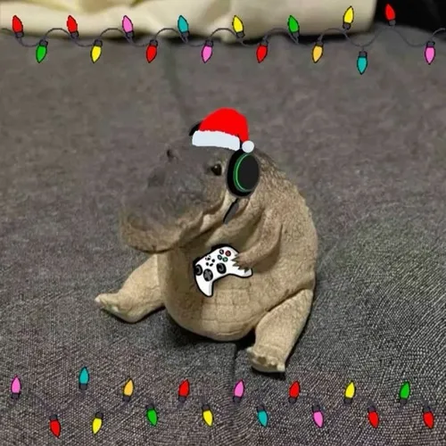 4 Meme hài chú cá sấu bông đội mũ ông già Noel đón Giáng sinh mang lại cảm giác vô cùng ngốc nghếch cho mọi người