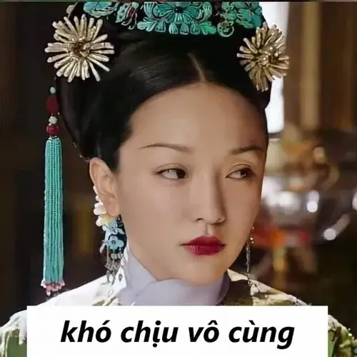 21 Nữ diễn viên cổ trang Trung Quốc đội vương miện ngọc trai lườm xéo sắc lẹm thể hiện trạng thái khó chịu vô cùng đầy quý tộc.