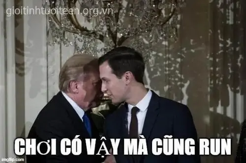 32 Ảnh vui trêu bạn ghi lại khuôn mặt dí sát với mắt trợn nhẹ, chữ chèn nổi bật khiến màn dằn mặt trong Messenger thêm buồn cười