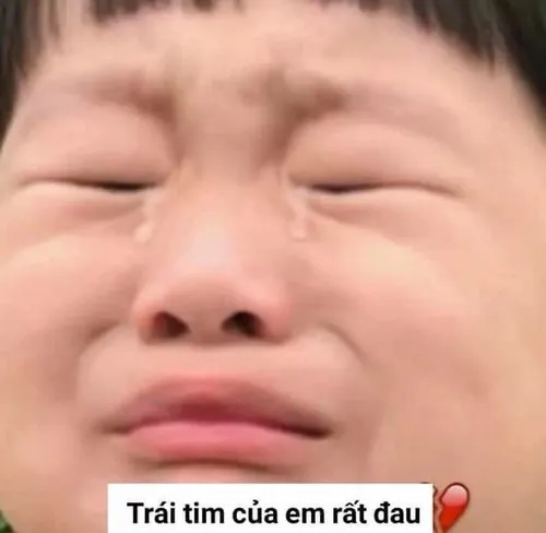 17 Meme hài anh chàng văn phòng mặc sơ mi trắng ôm ngực khi nhìn vào màn hình máy tính đầy những lỗi hệ thống bất ngờ.