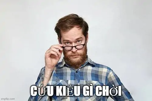 27 Người đàn ông đeo kính mặc áo caro nhìn qua tròng kính, câu cứu kiểu gì chời khiến biểu cảm nghiêm túc bỗng buồn cười