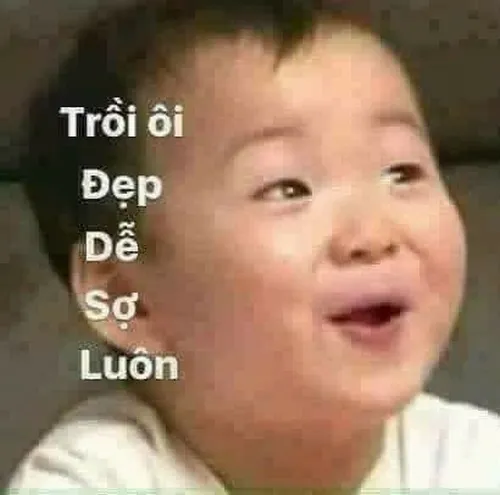 36 Hình chế vui em bé mặc áo trắng nhìn sang bên cạnh dòng Trời ơi đẹp dễ sợ luôn, nét mặt xuýt xoa