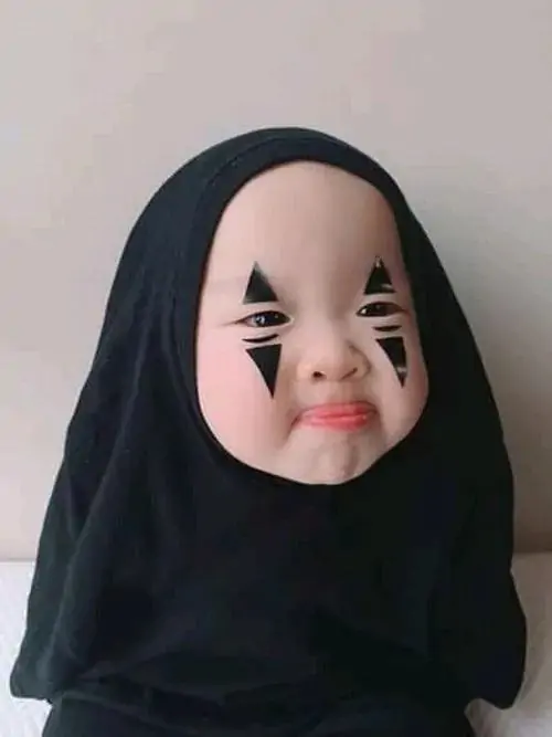 145 Ảnh Meme Em Bé Cute Với Cái Miệng Chúm Chím Và Bàn Tay Nhỏ Nhắn
