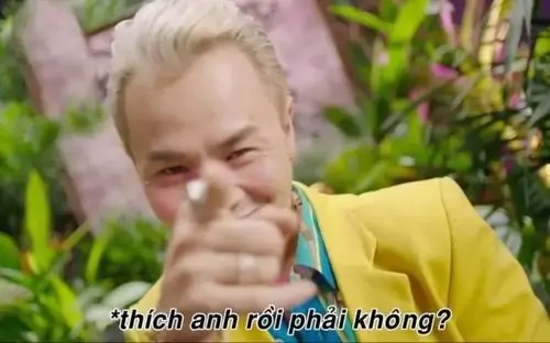 51 Bức ảnh gốc được chèn phông chữ đậm phía trên, tạo cảm giác nhân vật đang nói thay người gửi trong nhóm chat.