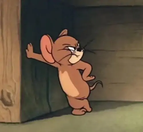 36 Meme vui ghi lại khoảnh khắc cậu bé chập chững biết đi đứng giữa sân nhà khoe chiếc bụng tròn xoe cùng đôi tay đặt lên hông đầy kiêu hãnh.