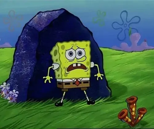 40 Ảnh meme hoảng hốt mô tả cô gái áo vàng ôm ngực trước màn hình, sắc thái biểu cảm hợp lúc đọc tin nhắn lạ