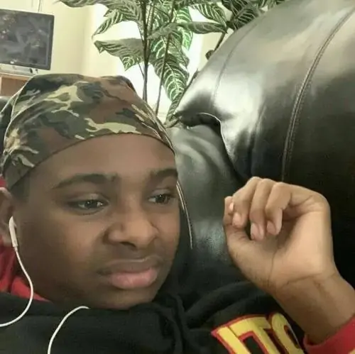 28 Meme phản ứng nhanh hợp với ánh mắt liếc từ ghế xe, chiếc khăn rằn làm vẻ mặt nghi ngờ càng thêm rõ